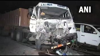 रीवा में बस और ट्रक की टक्कर में 15 लोगों की मौत 40 से ज्यादा घायल, दिवाली मनाने घर जा रहे थे लोग